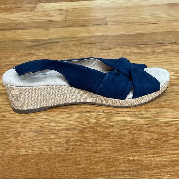 Lands’ End Women’s Suede Slingback Wedge Sandals Radiant Navy Size 10 - Picture 4 of 9